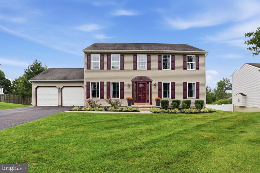 55 AUTUMN LN, ROYERSFORD, PA 19468 — exterior