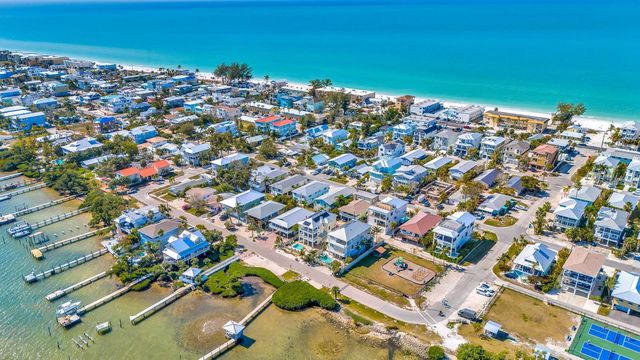 2409 AVENUE B, Bradenton Beach, FL 34217