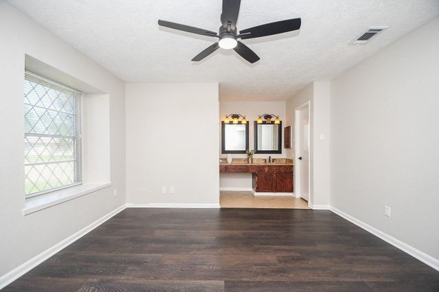 6906 Grant Drive, Richmond, TX 77469