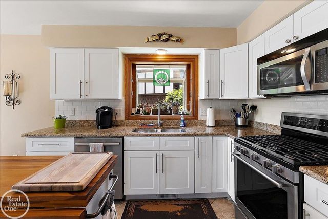3286 Sandy Pt. Drive, Shelby Twp, MI 48316