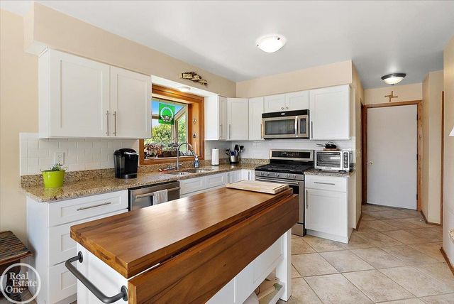 3286 Sandy Pt. Drive, Shelby Twp, MI 48316
