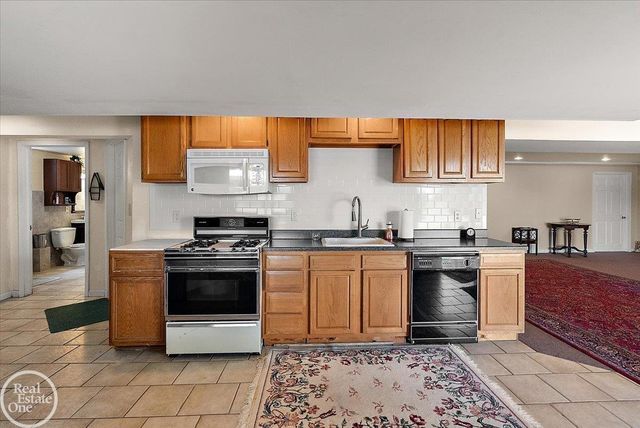 3286 Sandy Pt. Drive, Shelby Twp, MI 48316