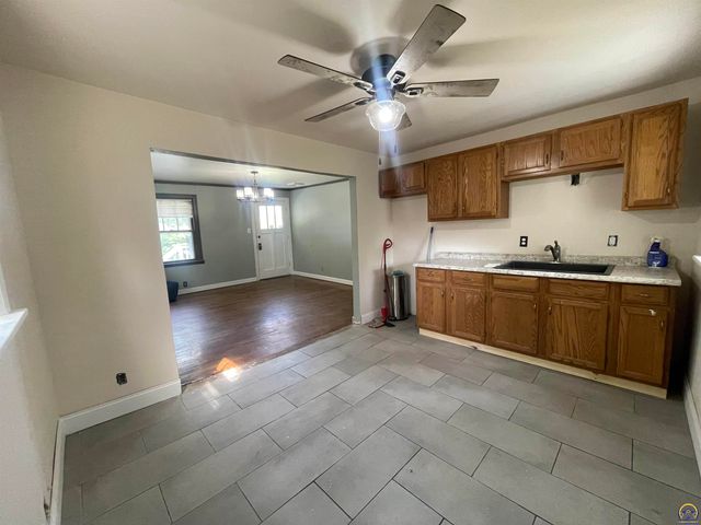 1032 NE Green ST, Topeka, KS 66616