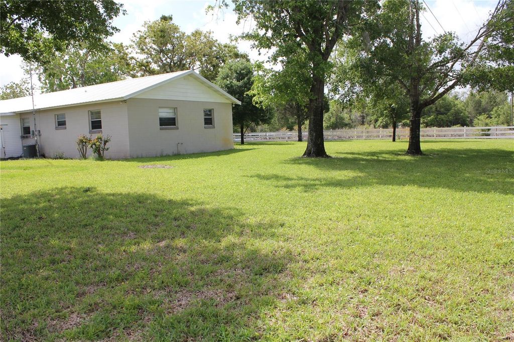 Image 11 of property listing at 8225 WAKEFORD ROAD, Lake Wales, FL 33898