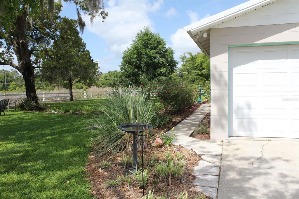 Image 15 of property listing at 8225 WAKEFORD ROAD, Lake Wales, FL 33898