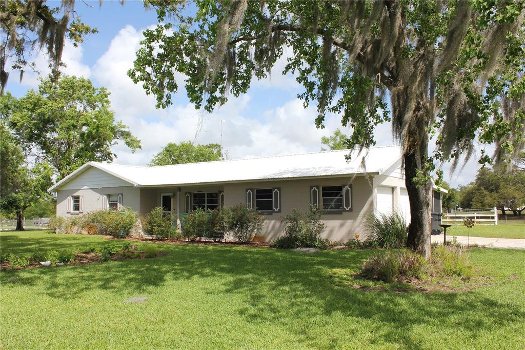 Image 3 of property listing at 8225 WAKEFORD ROAD, Lake Wales, FL 33898