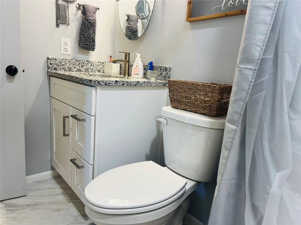 Image 27 of property listing at 8225 WAKEFORD ROAD, Lake Wales, FL 33898