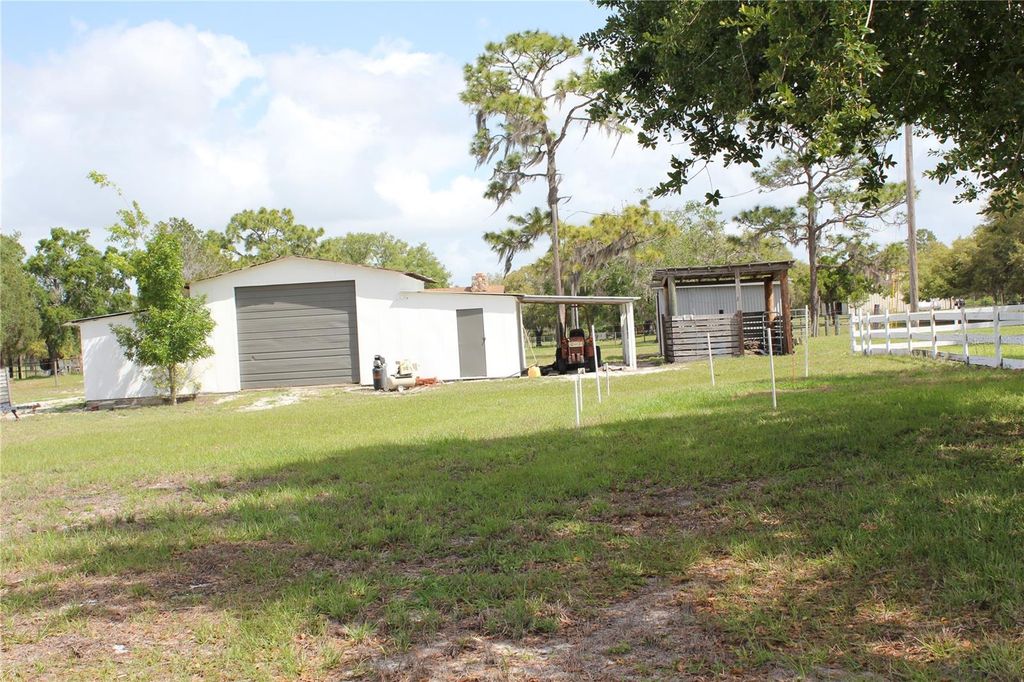 Image 7 of property listing at 8225 WAKEFORD ROAD, Lake Wales, FL 33898