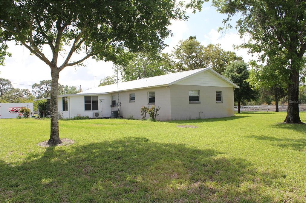 Image 10 of property listing at 8225 WAKEFORD ROAD, Lake Wales, FL 33898