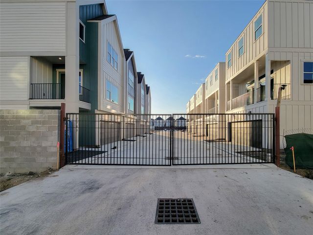 7703 Earl Rudder Way, Houston, TX 77055