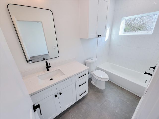 7703 Earl Rudder Way, Houston, TX 77055