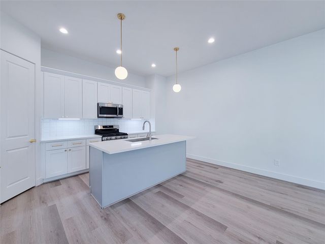 7703 Earl Rudder Way, Houston, TX 77055