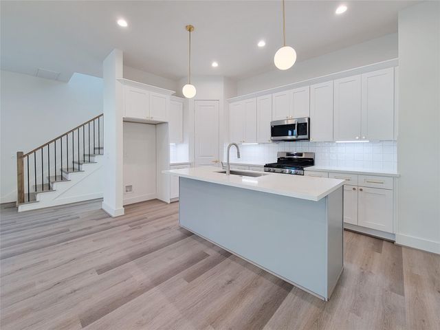 7703 Earl Rudder Way, Houston, TX 77055