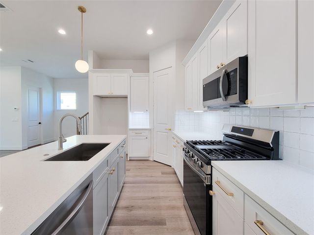 7703 Earl Rudder Way, Houston, TX 77055