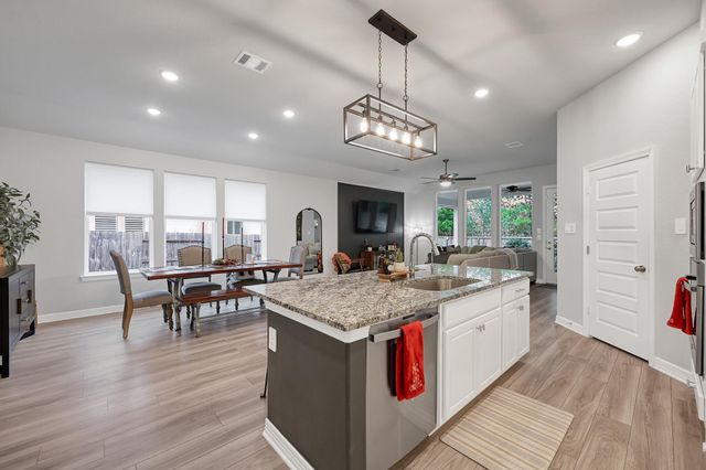 105 Dove Springs Court, Conroe, TX 77304