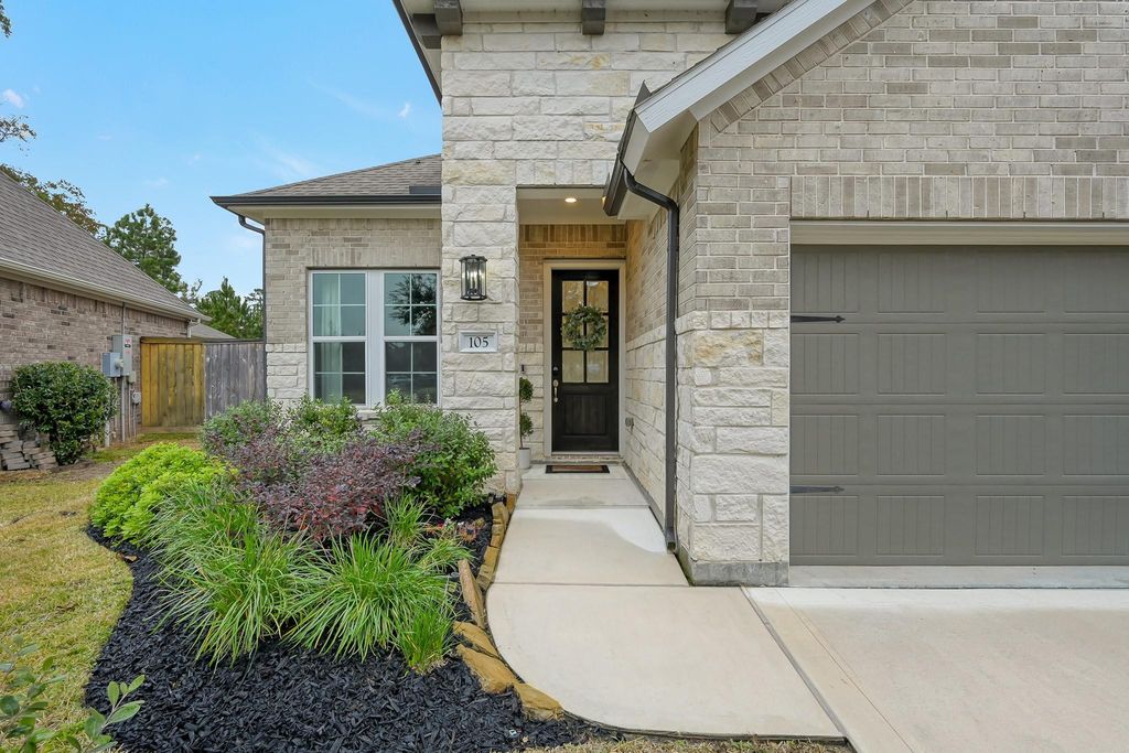 105 Dove Springs Court, Conroe, TX 77304