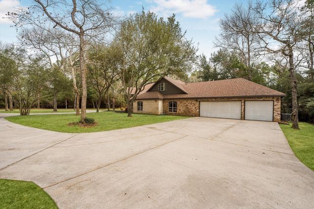 111 Whispering Meadow, Magnolia, TX 77355