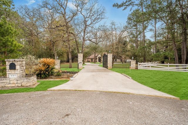 111 Whispering Meadow, Magnolia, TX 77355