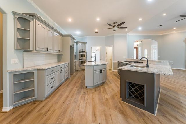 111 Whispering Meadow, Magnolia, TX 77355