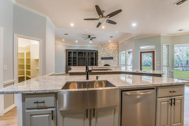 111 Whispering Meadow, Magnolia, TX 77355