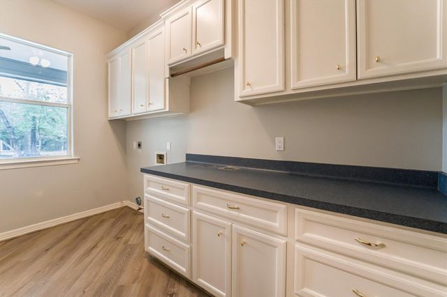 111 Whispering Meadow, Magnolia, TX 77355