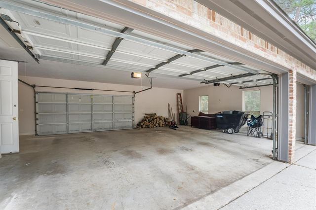 111 Whispering Meadow, Magnolia, TX 77355