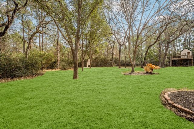 111 Whispering Meadow, Magnolia, TX 77355