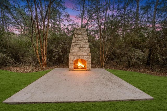 111 Whispering Meadow, Magnolia, TX 77355