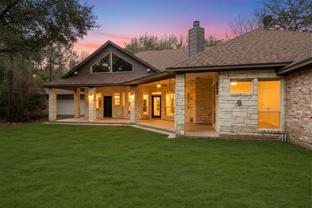 111 Whispering Meadow, Magnolia, TX 77355