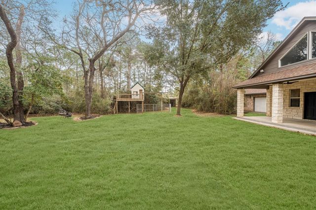 111 Whispering Meadow, Magnolia, TX 77355