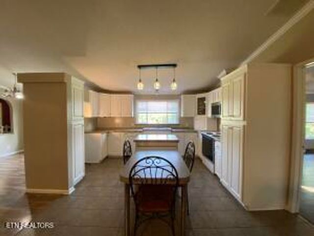2517 Shields Ferry Rd, Morristown, TN 37814
