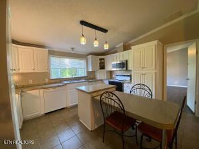 2517 Shields Ferry Rd, Morristown, TN 37814