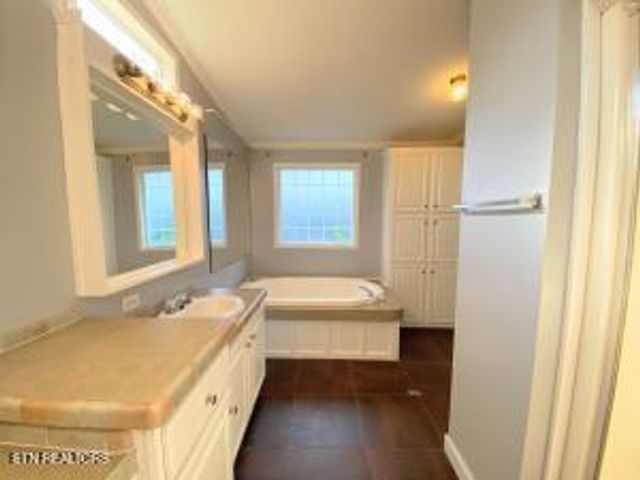 2517 Shields Ferry Rd, Morristown, TN 37814