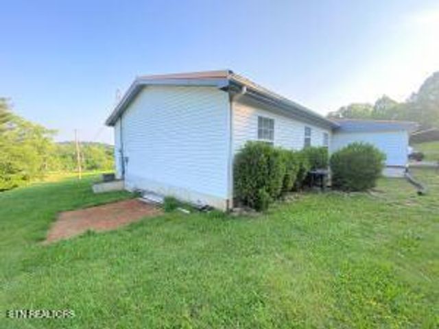2517 Shields Ferry Rd, Morristown, TN 37814
