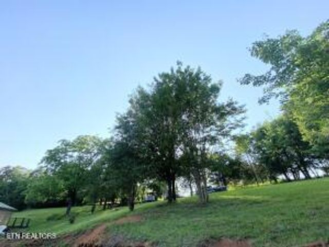 2517 Shields Ferry Rd, Morristown, TN 37814