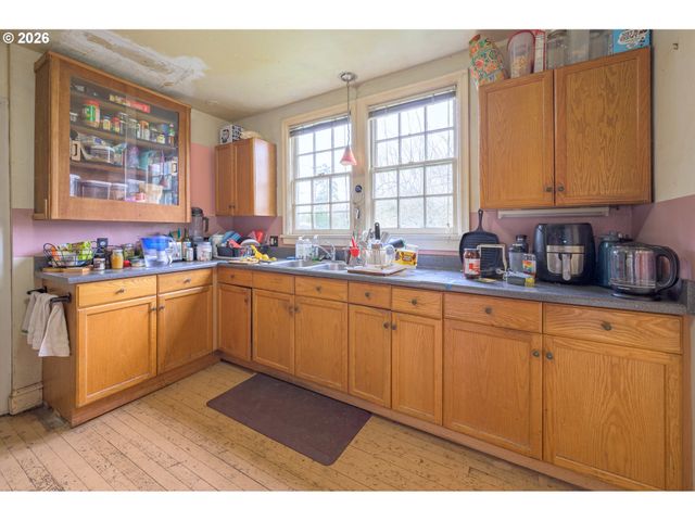 325 RIVER Rd, Eugene, OR 97404