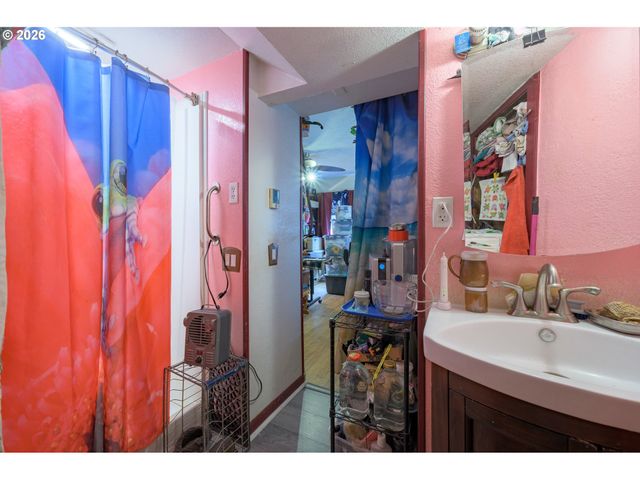 325 RIVER Rd, Eugene, OR 97404