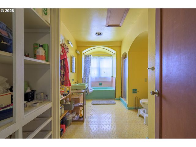 325 RIVER Rd, Eugene, OR 97404