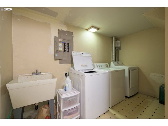 325 RIVER Rd, Eugene, OR 97404