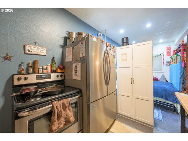 325 RIVER Rd, Eugene, OR 97404