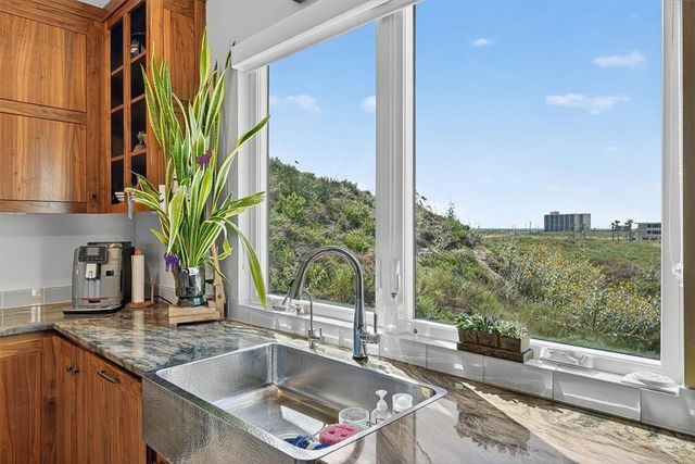 600 E Oaks Ave, Port Aransas, TX 78373