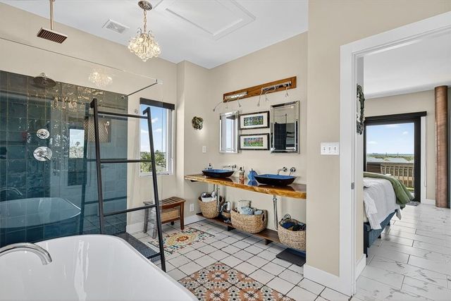 600 E Oaks Ave, Port Aransas, TX 78373