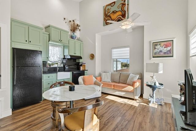 600 E Oaks Ave, Port Aransas, TX 78373