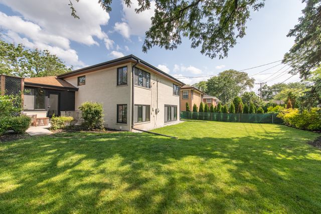 1528 S Ashland Avenue, Park Ridge, IL 60068