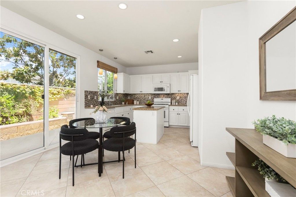 Image 14 of property listing at 223 Sparkleberry Avenue, Orange, CA 92865