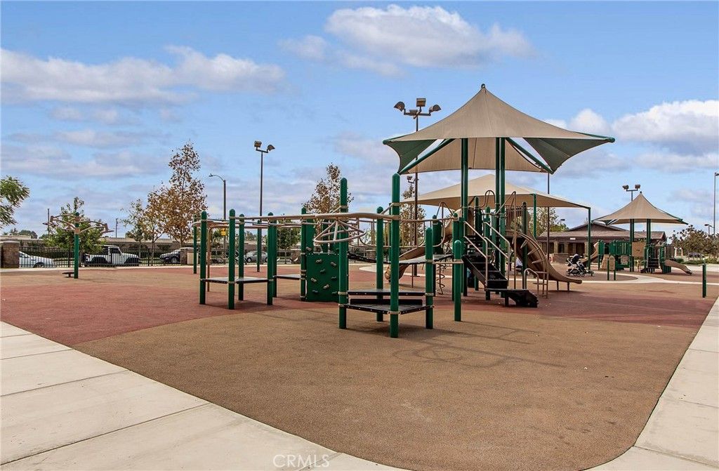 Image 36 of property listing at 223 Sparkleberry Avenue, Orange, CA 92865