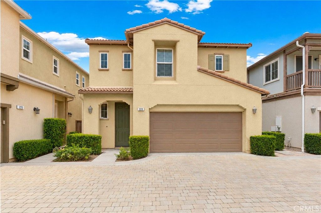 Image 4 of property listing at 223 Sparkleberry Avenue, Orange, CA 92865