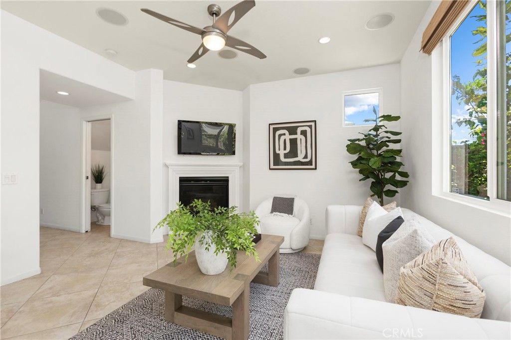 Image 7 of property listing at 223 Sparkleberry Avenue, Orange, CA 92865