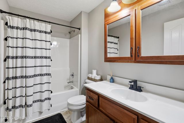 104 Allie Ct, Berea, KY 40403