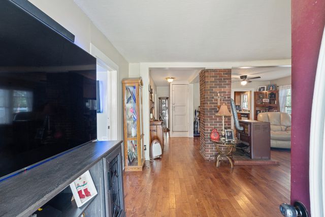 315 W Linden Ave, Hohenwald, TN 38462